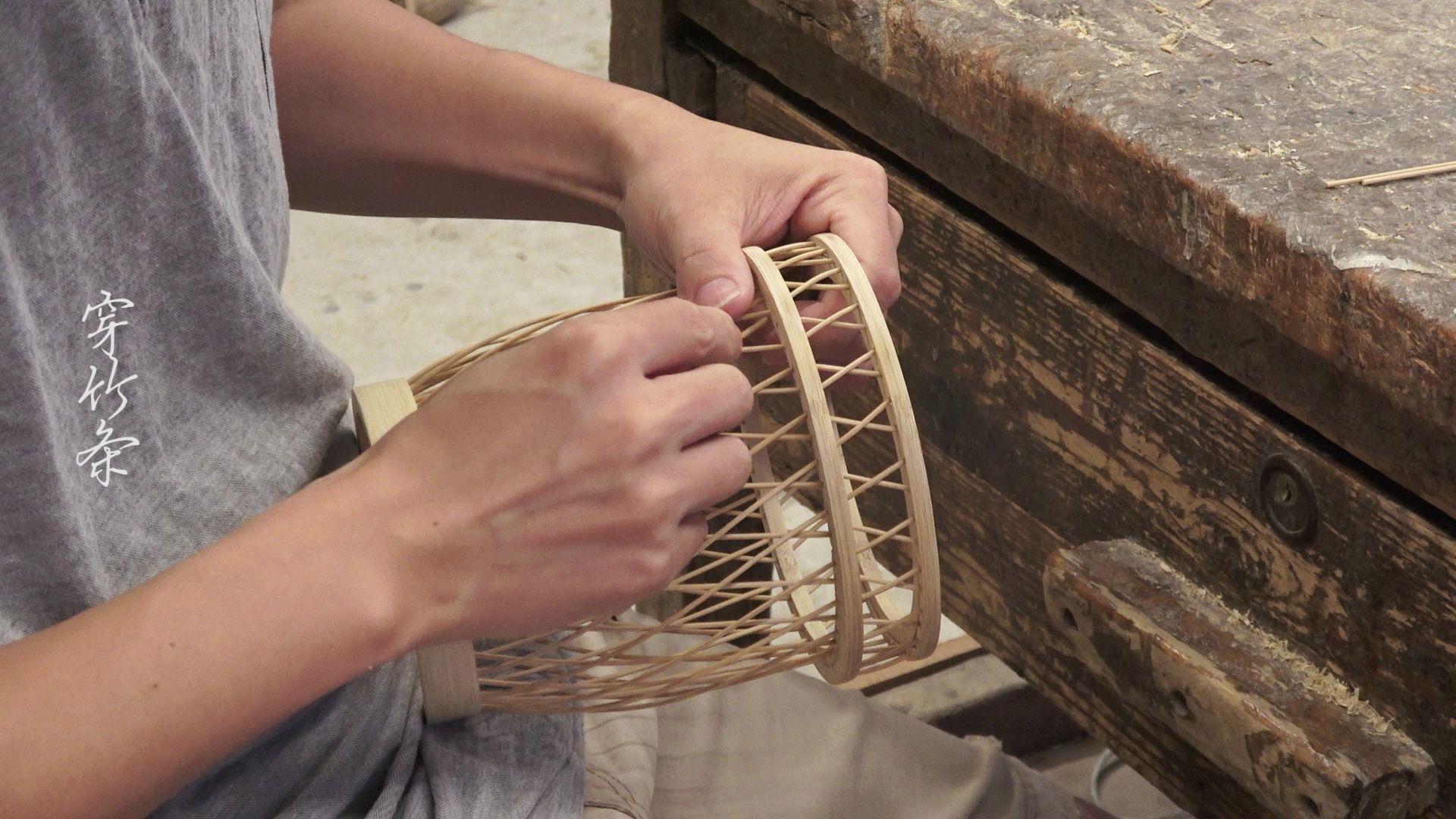 传统手工艺与现代生活结合,制作出中式禅意竹编插花器,你喜欢吗