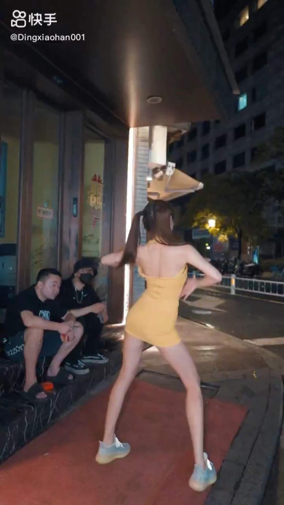 苏小小姐姐炸街热舞_哔哩哔哩_bilibili