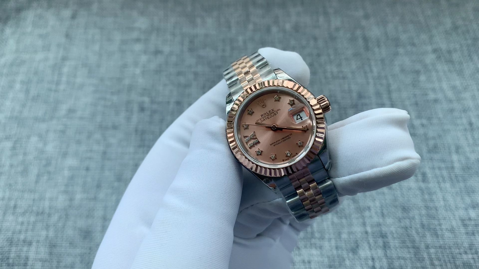 小巧劳力士日志28女士腕表,间玫瑰金色更引人注目