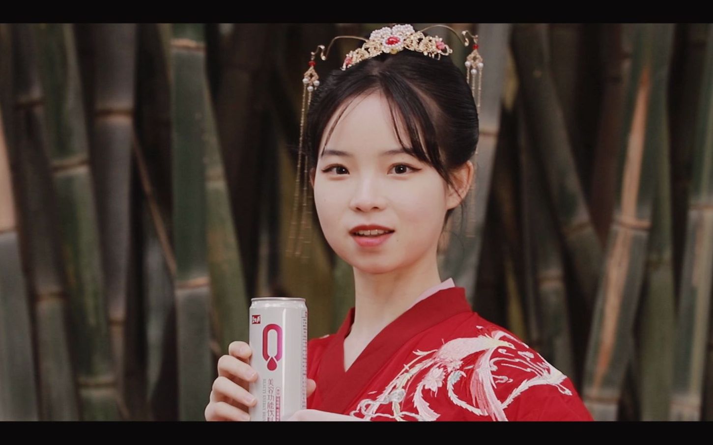 学生作品《七花小白罐广告》|实践作业|四川传媒学院电影电视学院