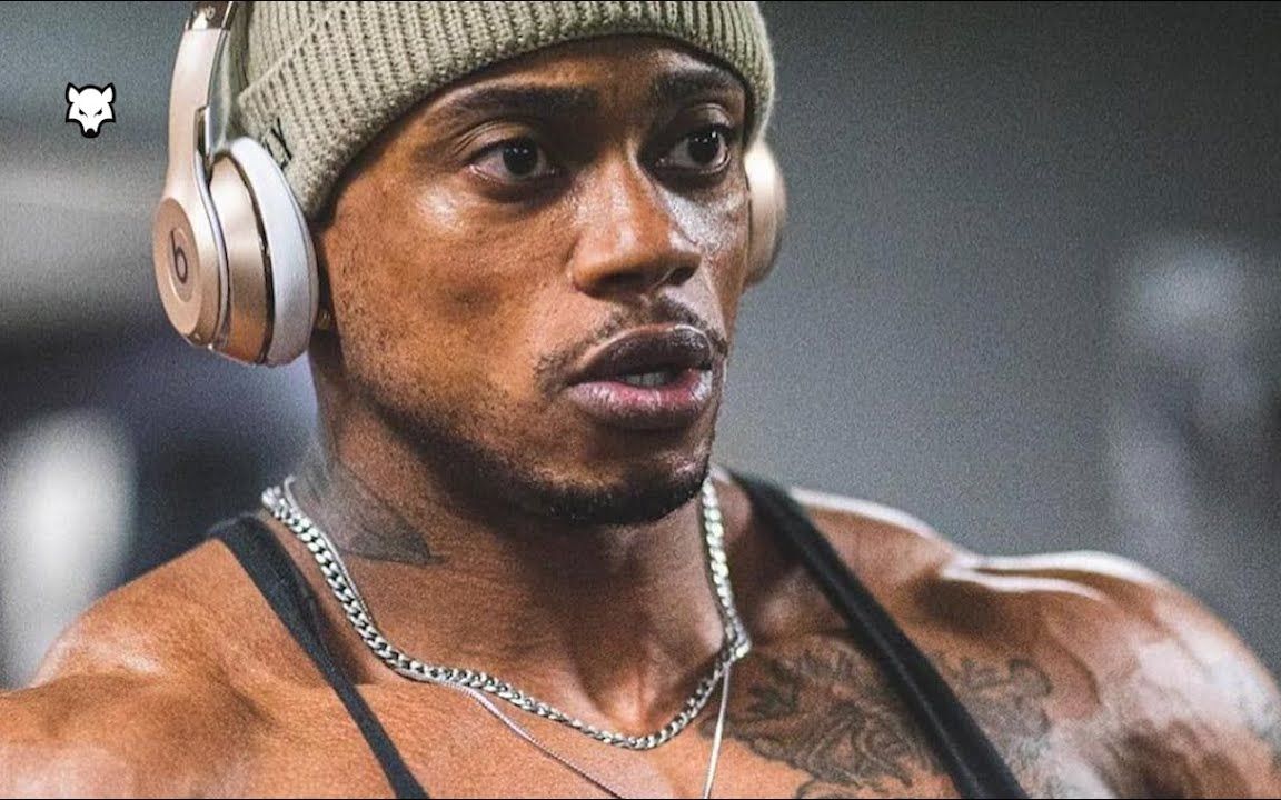 两届奥赛健体冠军布兰登,刚开始一边上班赚钱一边训练,功夫不负有心人