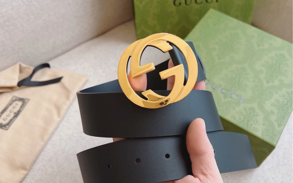 说一下高仿gucci古驰黑色平纹小牛皮腰带,饰有互扣式双g带扣细节.