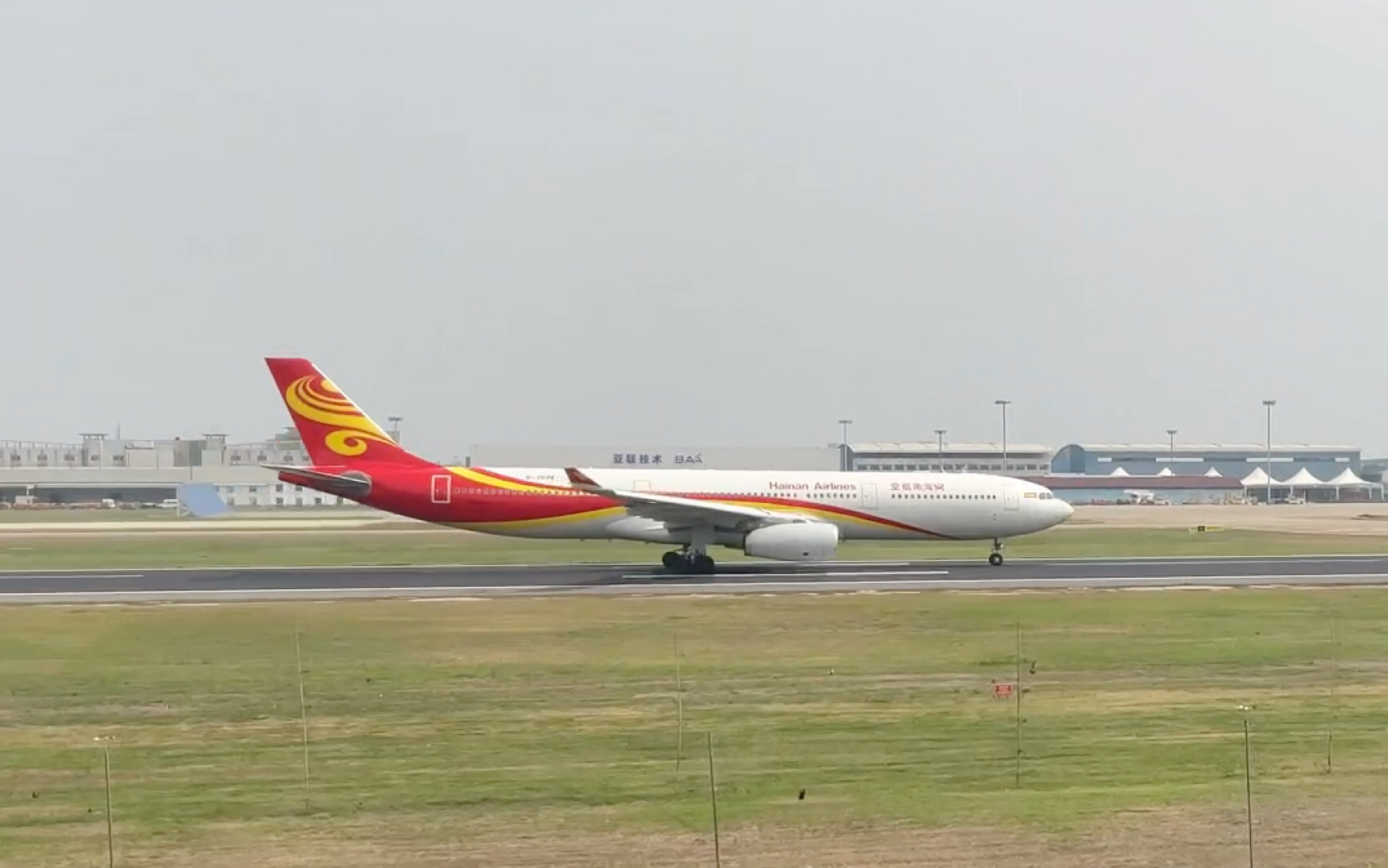海南航空a330在nkg起飞