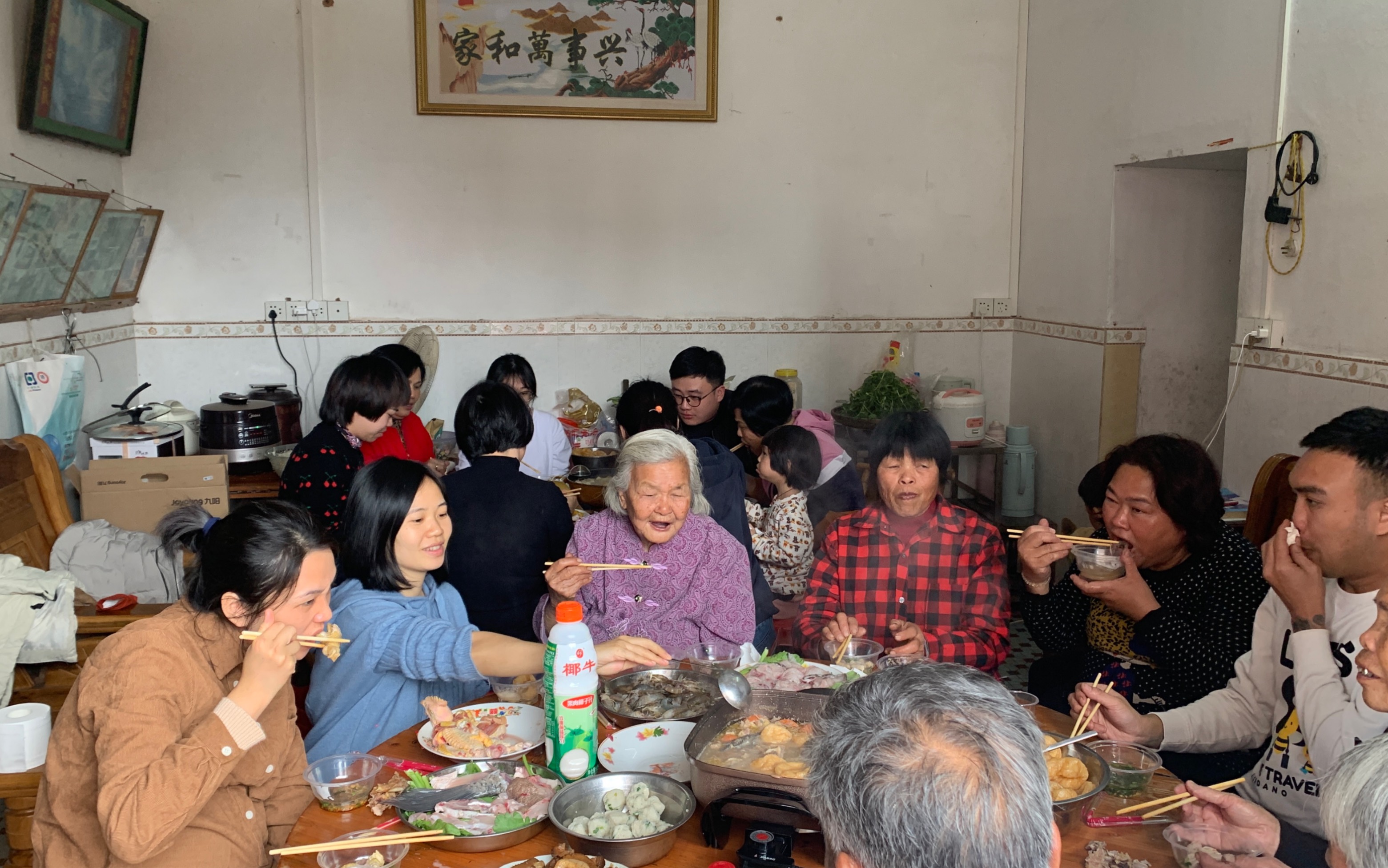 广东农村寿宴,打边炉啊