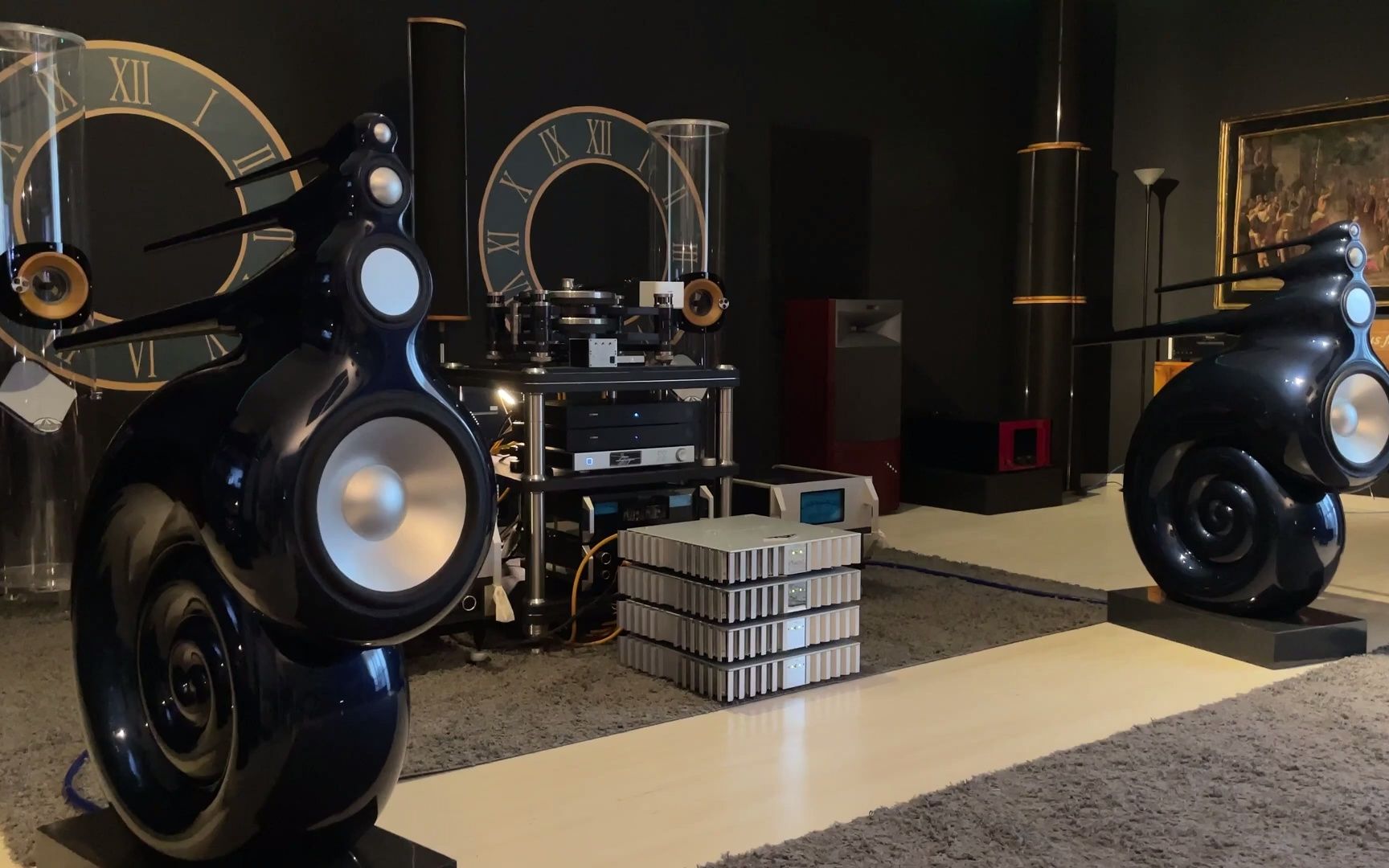 [图]Bowers & Wilkins NAUTILUS Loudspeakers are driven by 4 Burmester 036 Power Amp