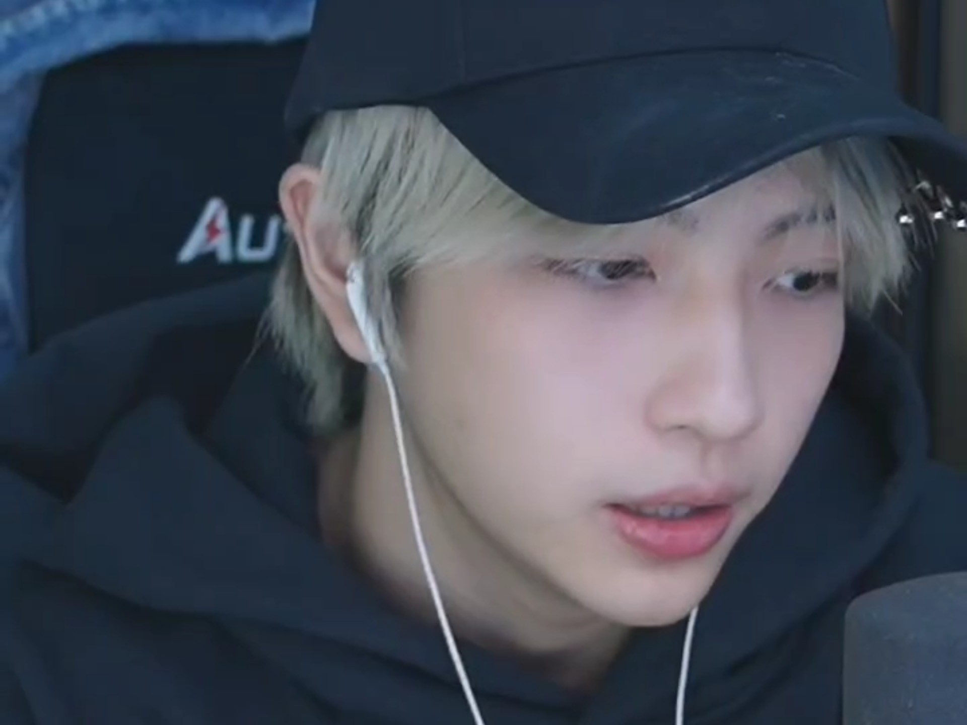 荣耀forry 250306 单反唱歌