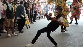 动作和脚步很帅气的净炉手，做到了人炉合一