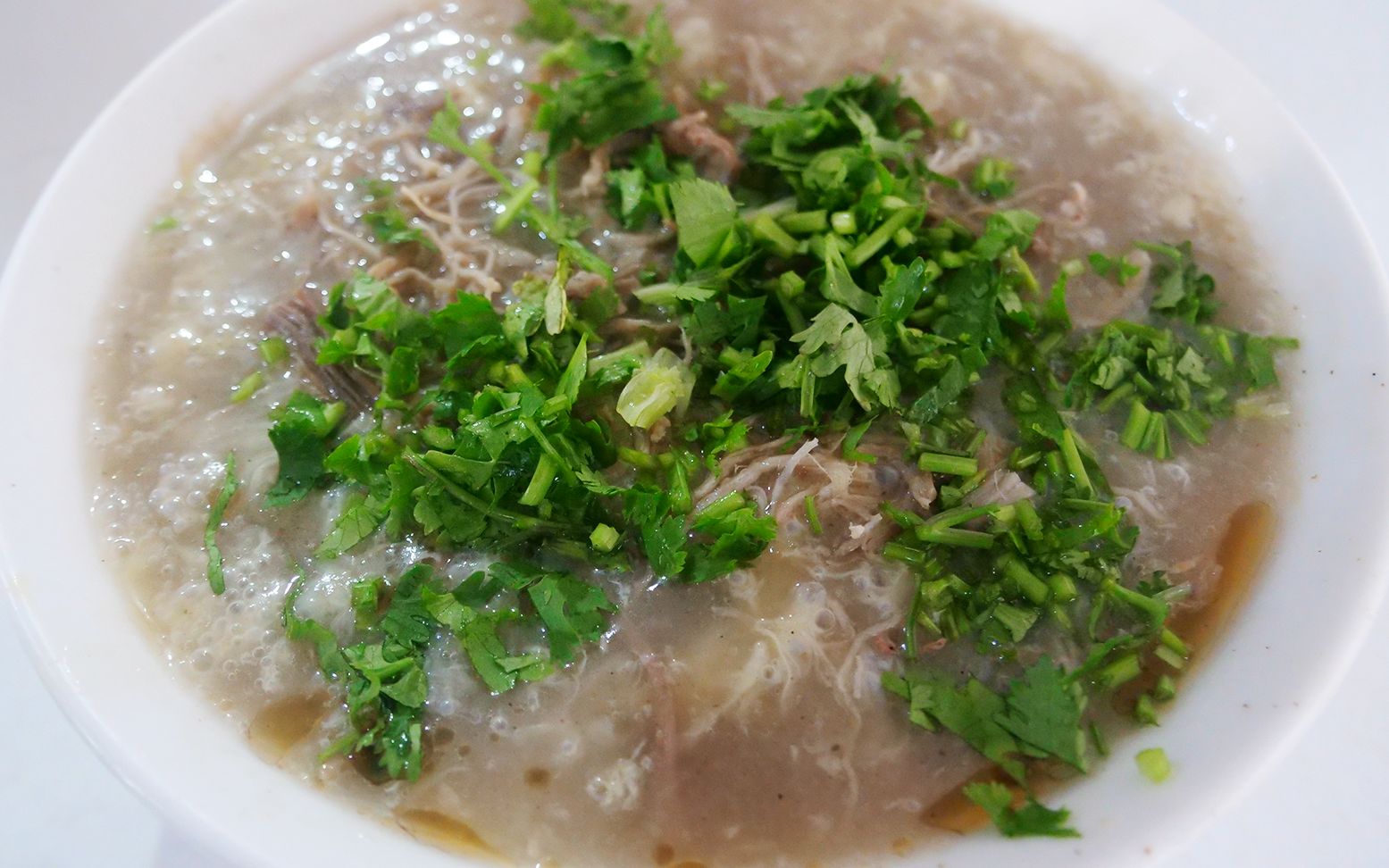 临沂大哥用20只鸡做糁一干就30年9点顾客还爆满工厂开两家