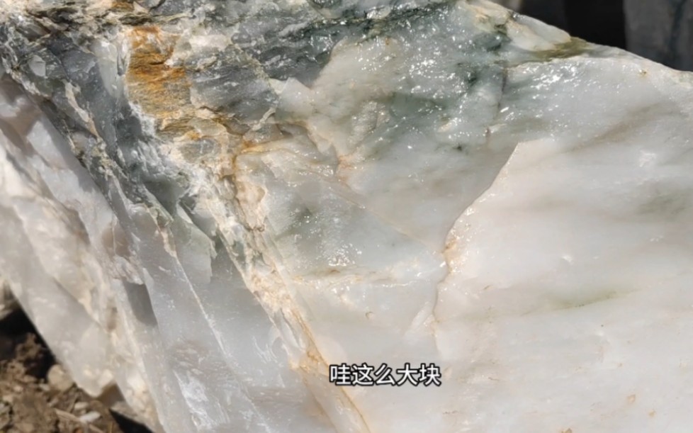 天山翠玉手镯的功效(天山翠玉手镯-美容护肤,健康养生的好选择)