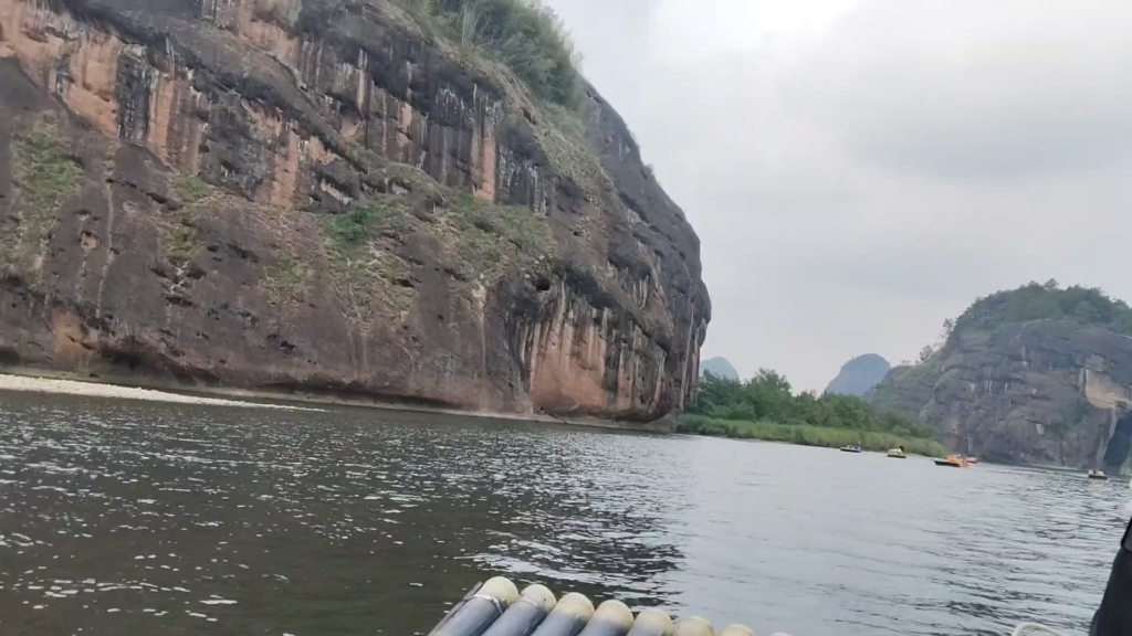 10.6江西鹰潭龙虎山景区的竹筏漂流兜风哔哩哔哩bilibili