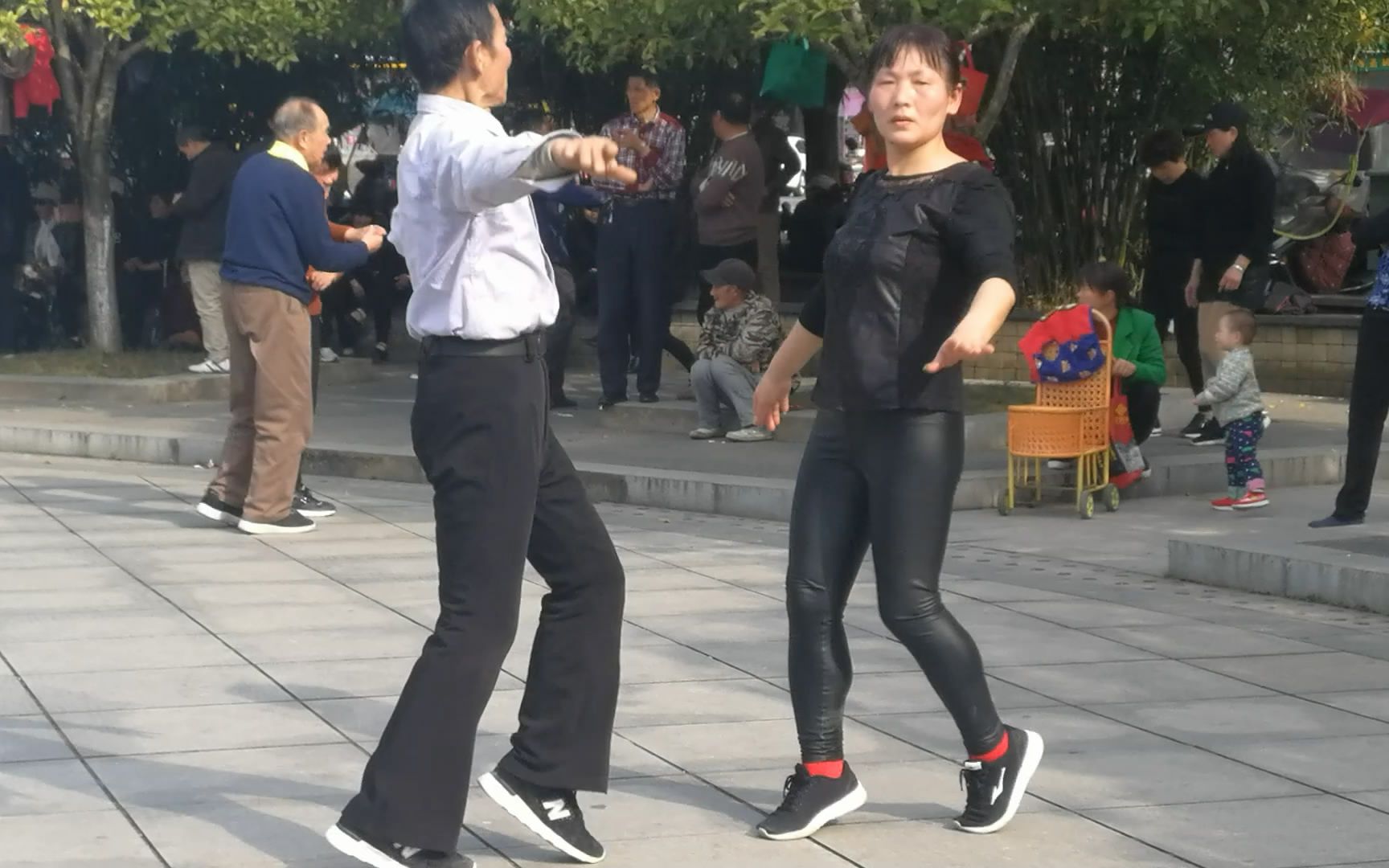 [图]交谊舞吉特巴，音乐《乌来山下一朵花 》