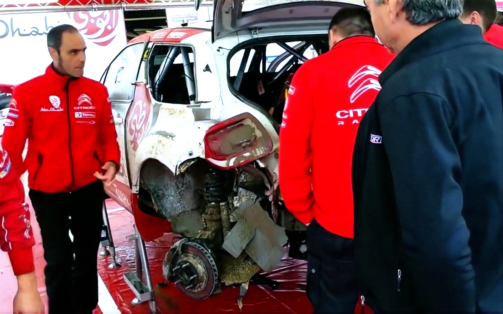 神速修车30分钟整修拉力赛车后轮折断