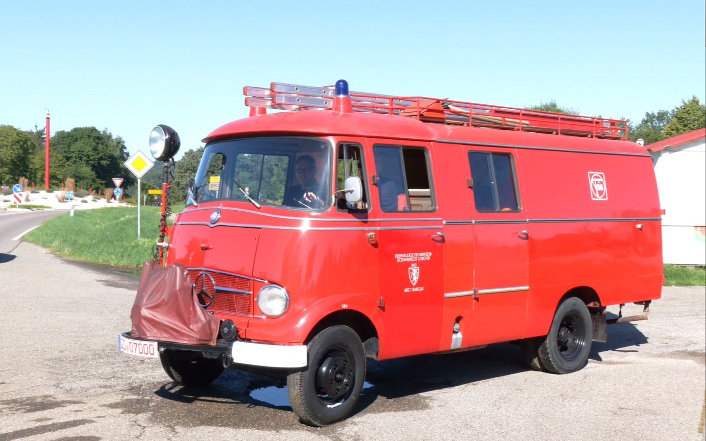 奔驰老式消防车_哔哩哔哩 (゜-゜)つロ 干杯~-bilibili