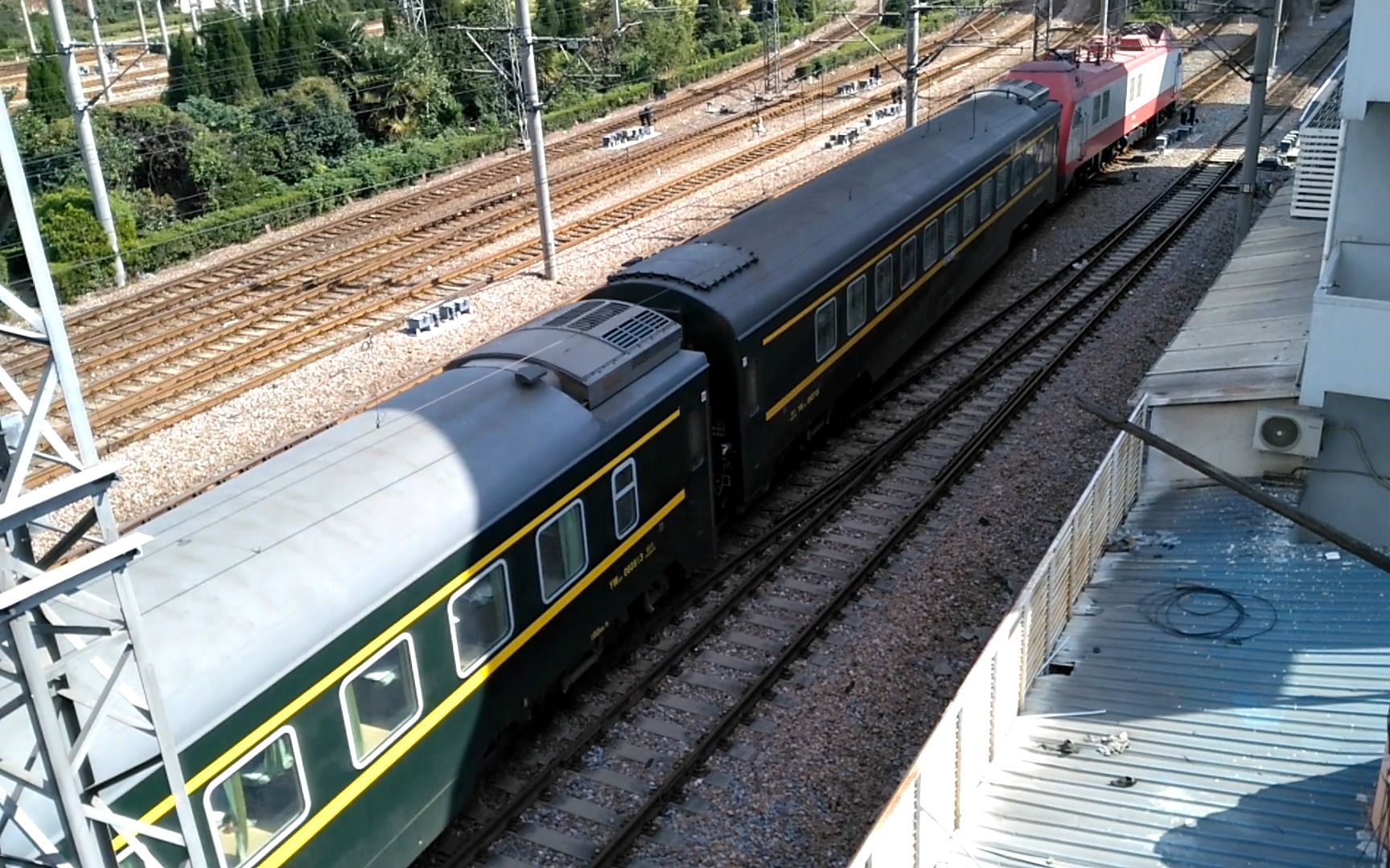 z267次上海站进站