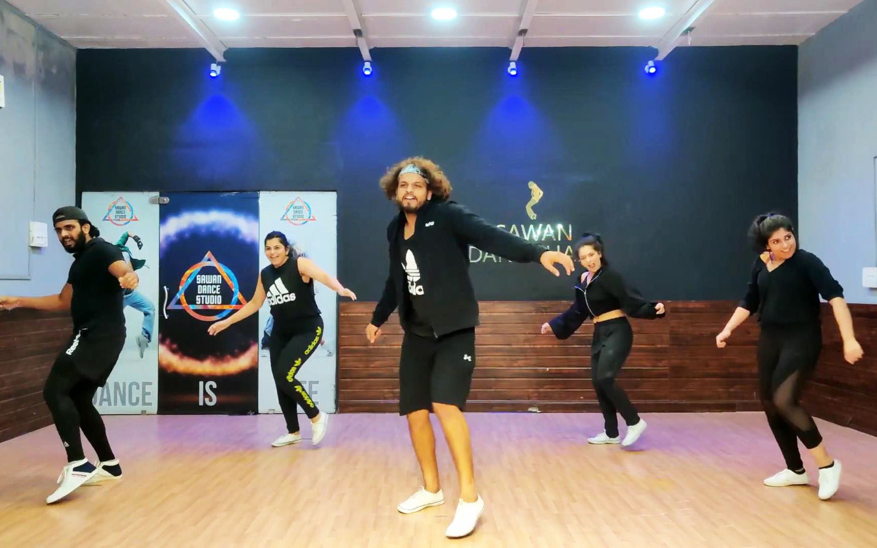 快来!这健身舞太燃了,印度小哥教你轻松减肥不费事!