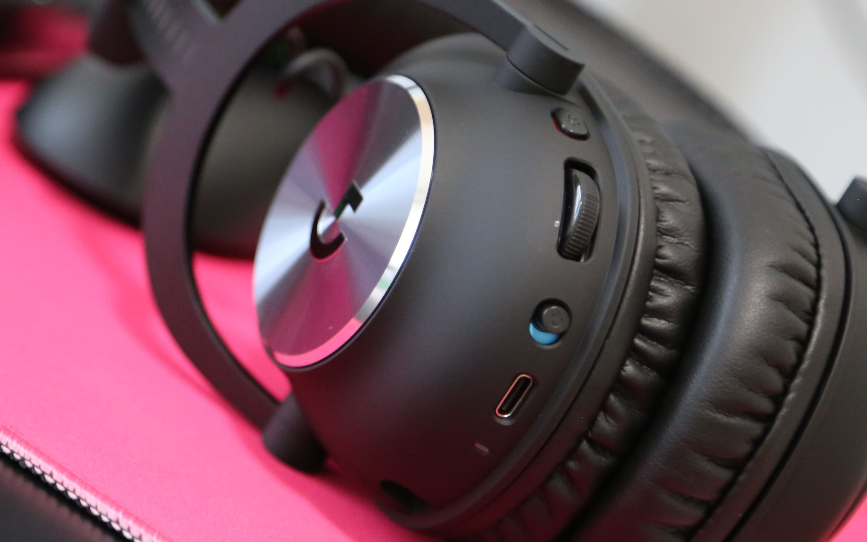 罗技迈向typec新时代!g pro x wireless无线耳机blue voice麦克风体验