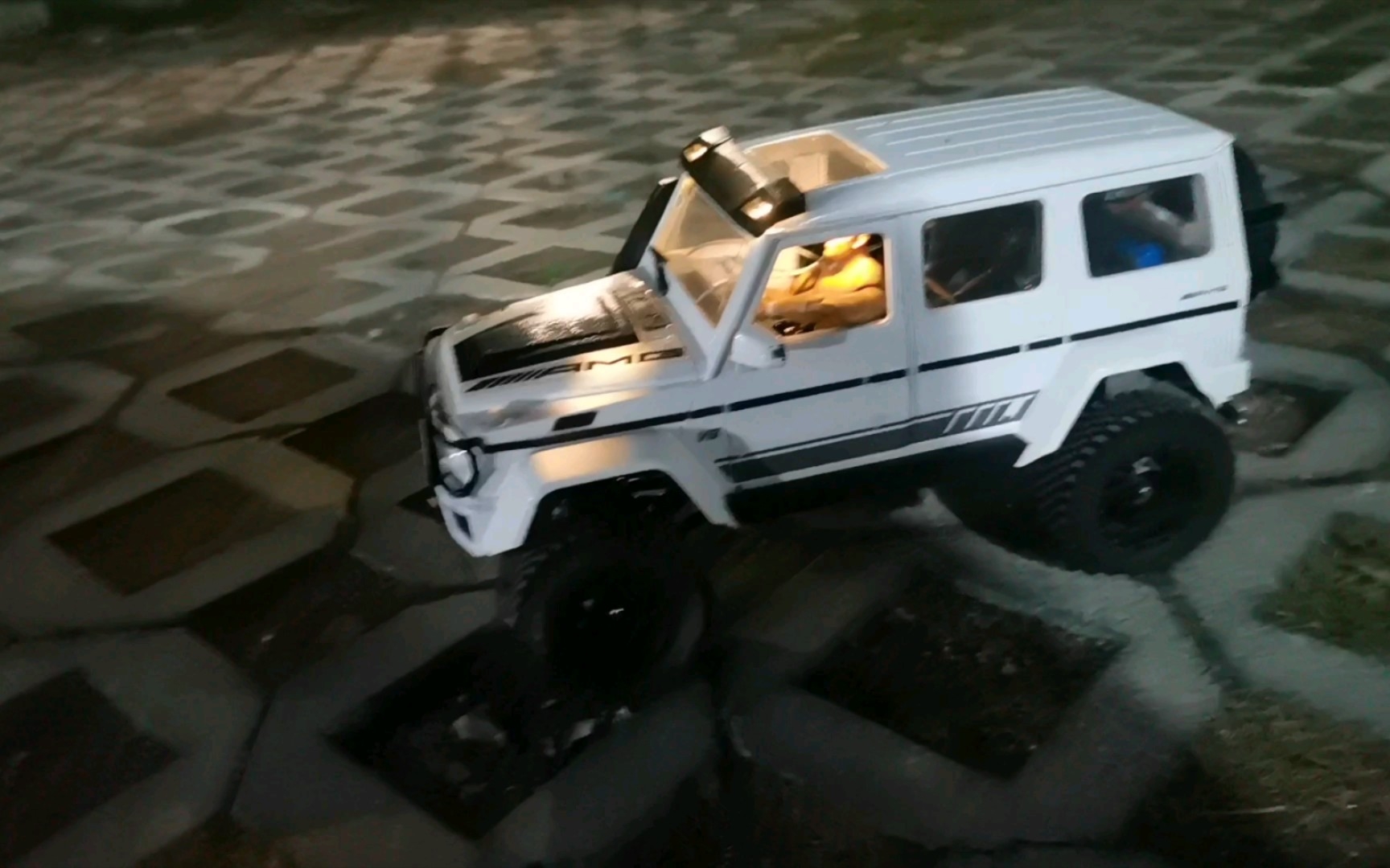 莽牛巴博斯86ks:这特么每天都在修车