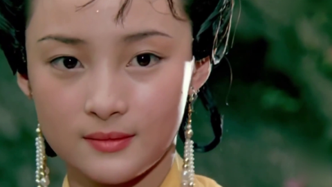 蒋勤勤18岁视频曝光,脸庞略显婴儿肥,一双大眼睛灵气逼人