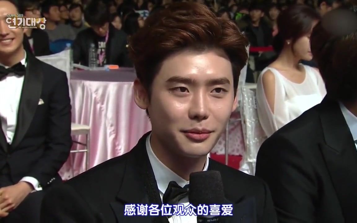 主持人采访李钟硕:朴信惠好看吗?二硕的回答让主持人直呼太假