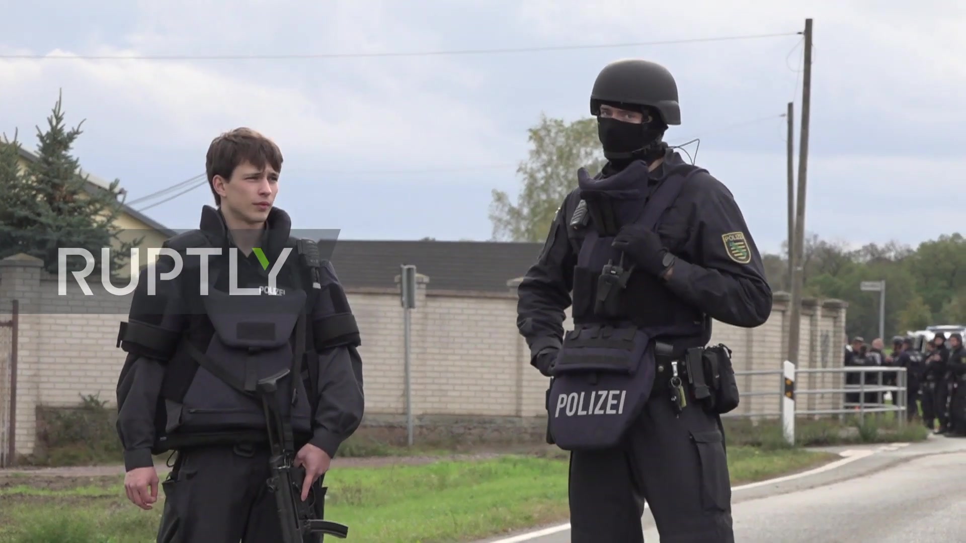 【实拍】德国街头荷枪实弹的警察(好帅啊)