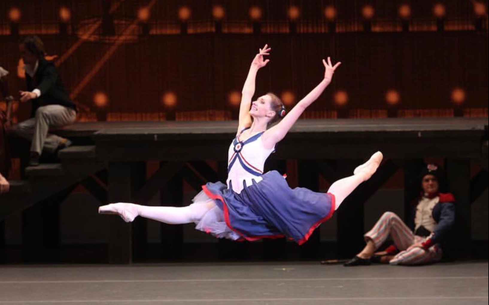 【芭蕾】各版本挥鞭转合辑(9)_哔哩哔哩 (゜-゜)つロ 干杯~-bilibili