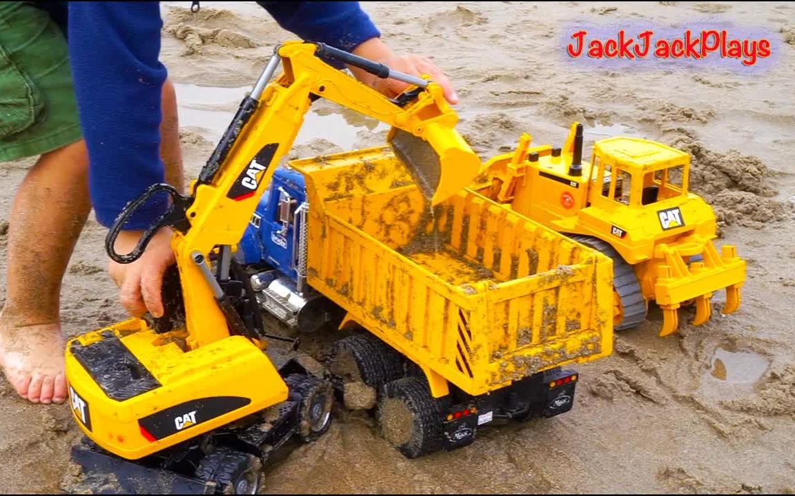 玩具总动员在儿童沙滩玩卡车玩具