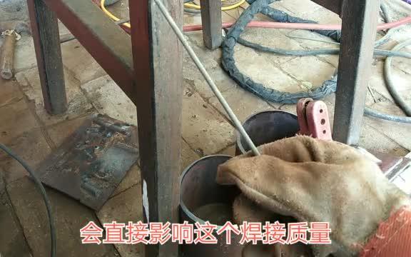 学电焊手不稳怎么办?师傅告诉你方法与技巧,学会对焊接很重要哔哩哔哩bilibili