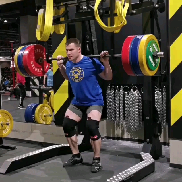yurybelkin尤里贝尔金高杠深蹲200kg5