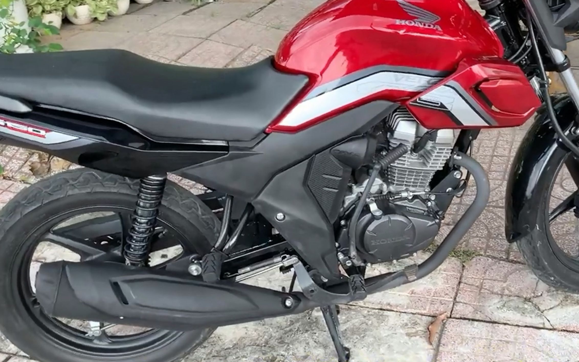 本田新款街车150,造型复古,油耗2.3,满油能跑500公里