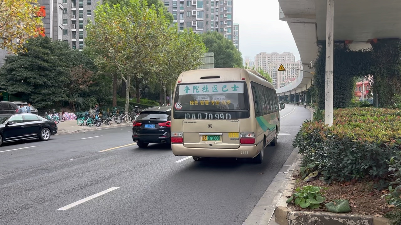 这个是我之前拍的上海公交普陀社区巴士凯旋北路宁夏路出站,我之前还