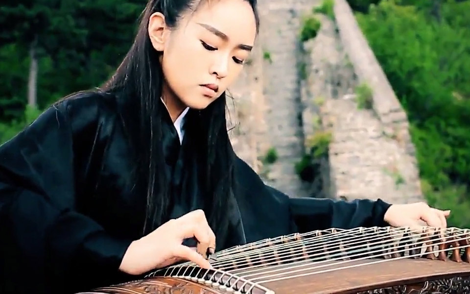 用或其他应用扫描二维码 点赞 #千指大人刘泳希# 呐 你们要的古筝solo