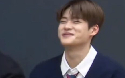 飞机上看不到消息了,结果立即收到了成灿哥的回复"我也要说我爱你吗"