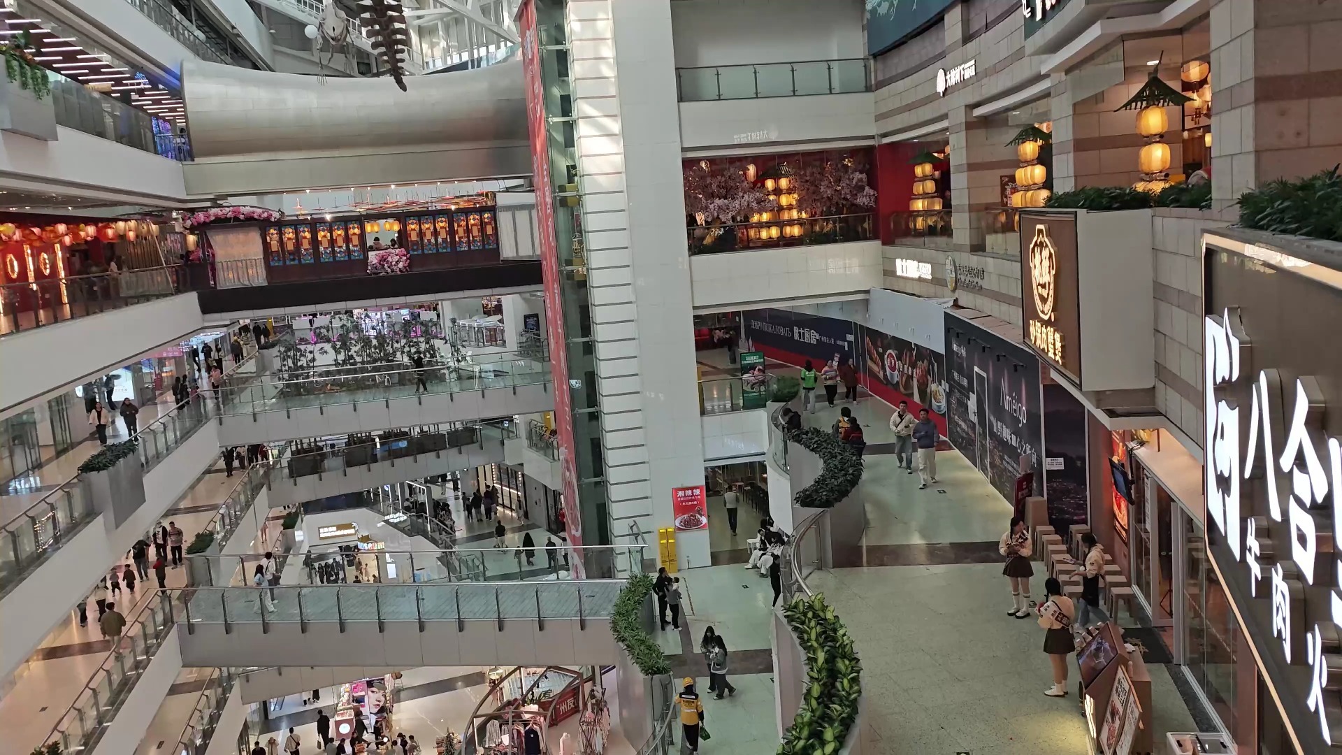 20241214 141834 广正街 中国风情步行街 室内 商场 国子监 灯笼窗花