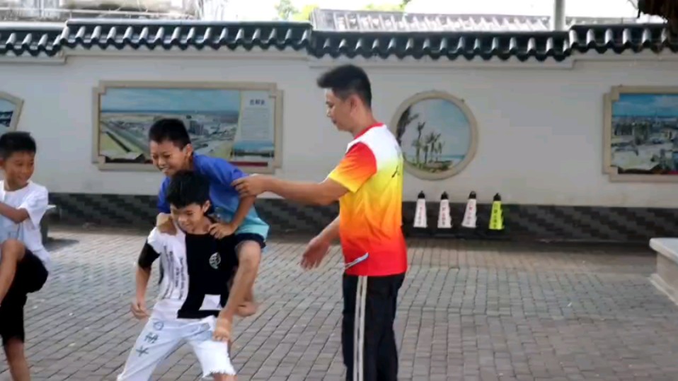 【飞跃鹰隼突击队】一起来学习人龙舞