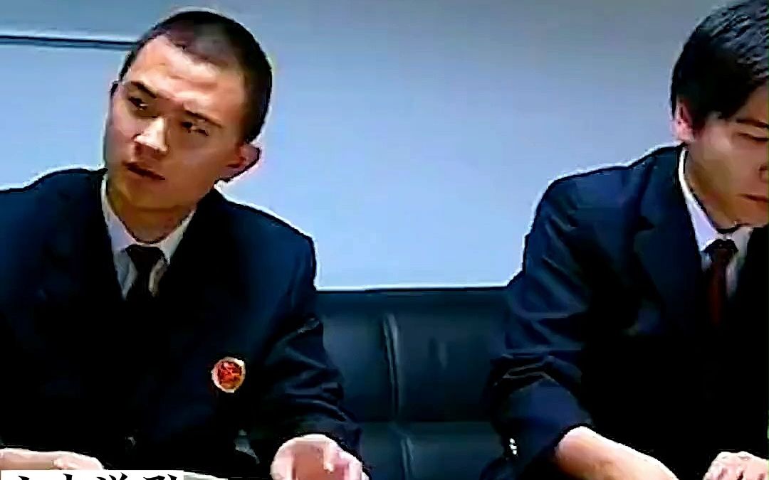 警察月工资1300，月开销2300.遭调查