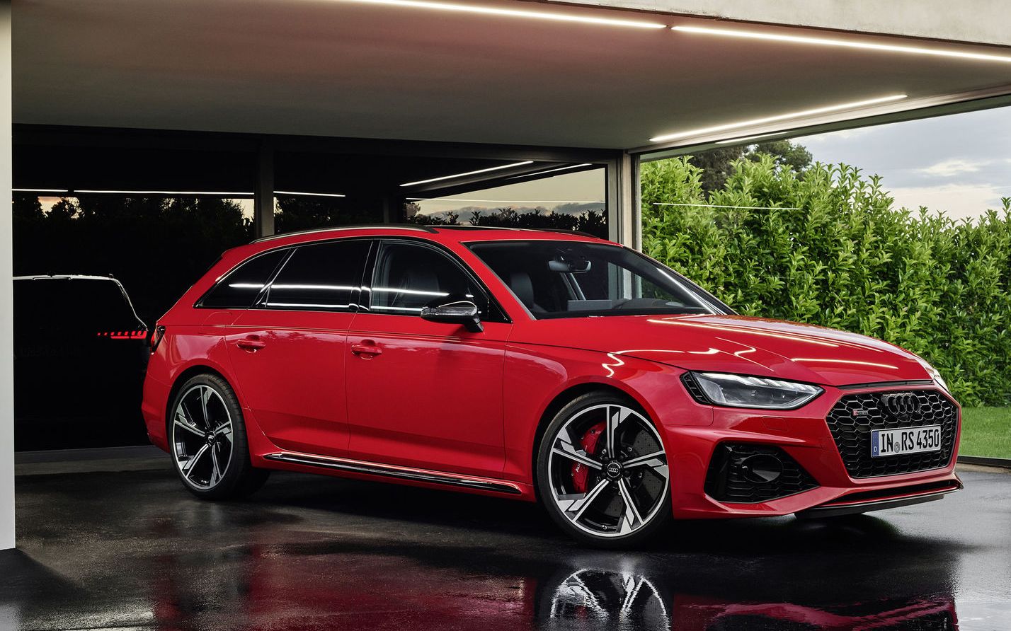 奥迪rs4avant2020款全新奥迪rs4avant官方录影带