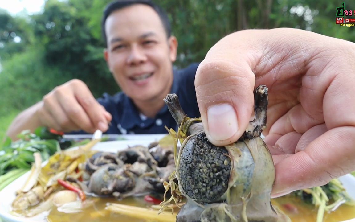 泰国小黑哥宏邦吃泰式香料煮带籽青蛙汤哔哩哔哩bilibili