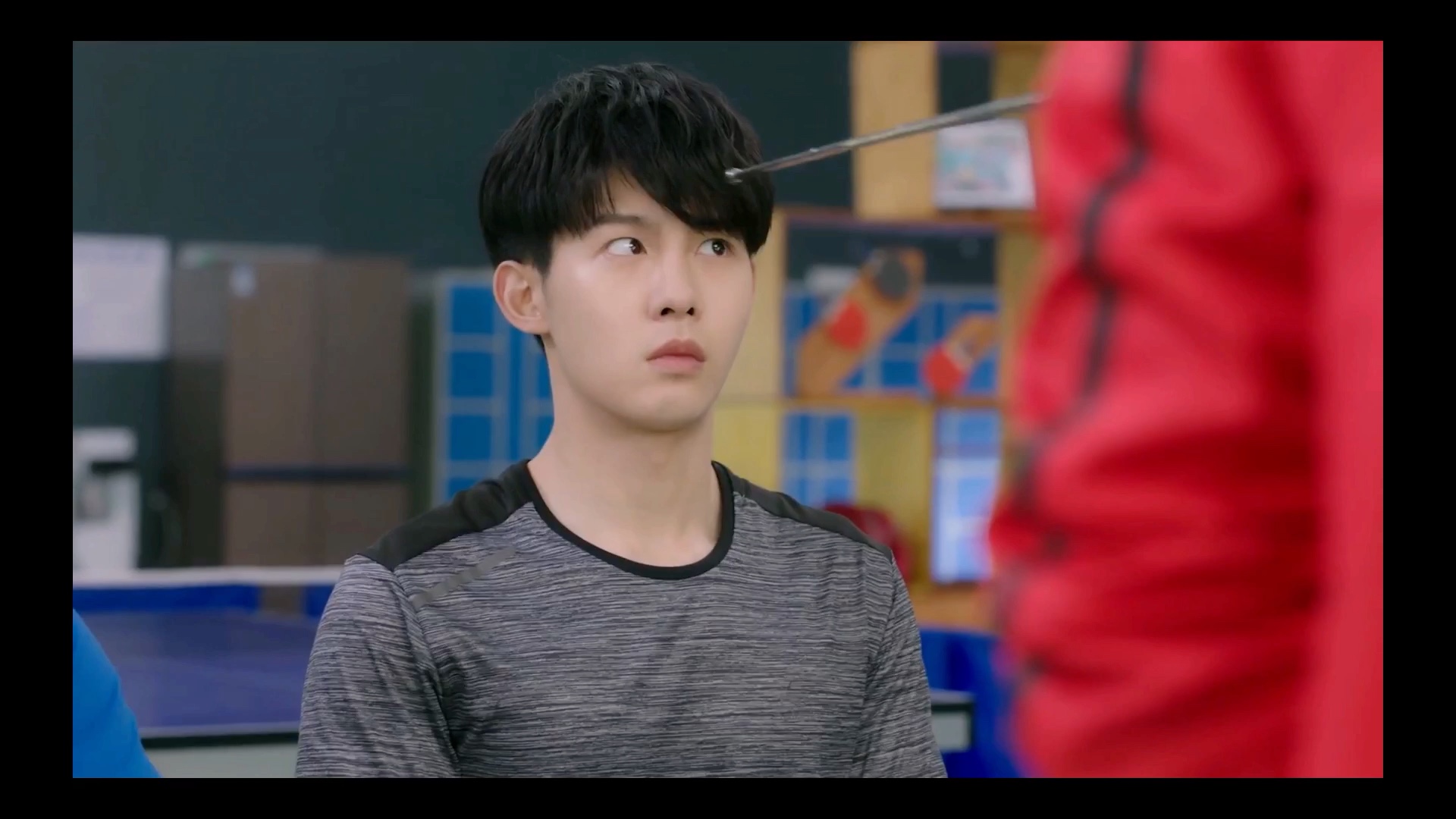 呆萌转眼睛的朱元冰(侯建白)