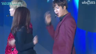 Jyp 你妈妈是谁合作舞台got7 Seventeen Gfriend Twice Jyp 16 Sbs歌谣大战 哔哩哔哩 つロ干杯 Bilibili