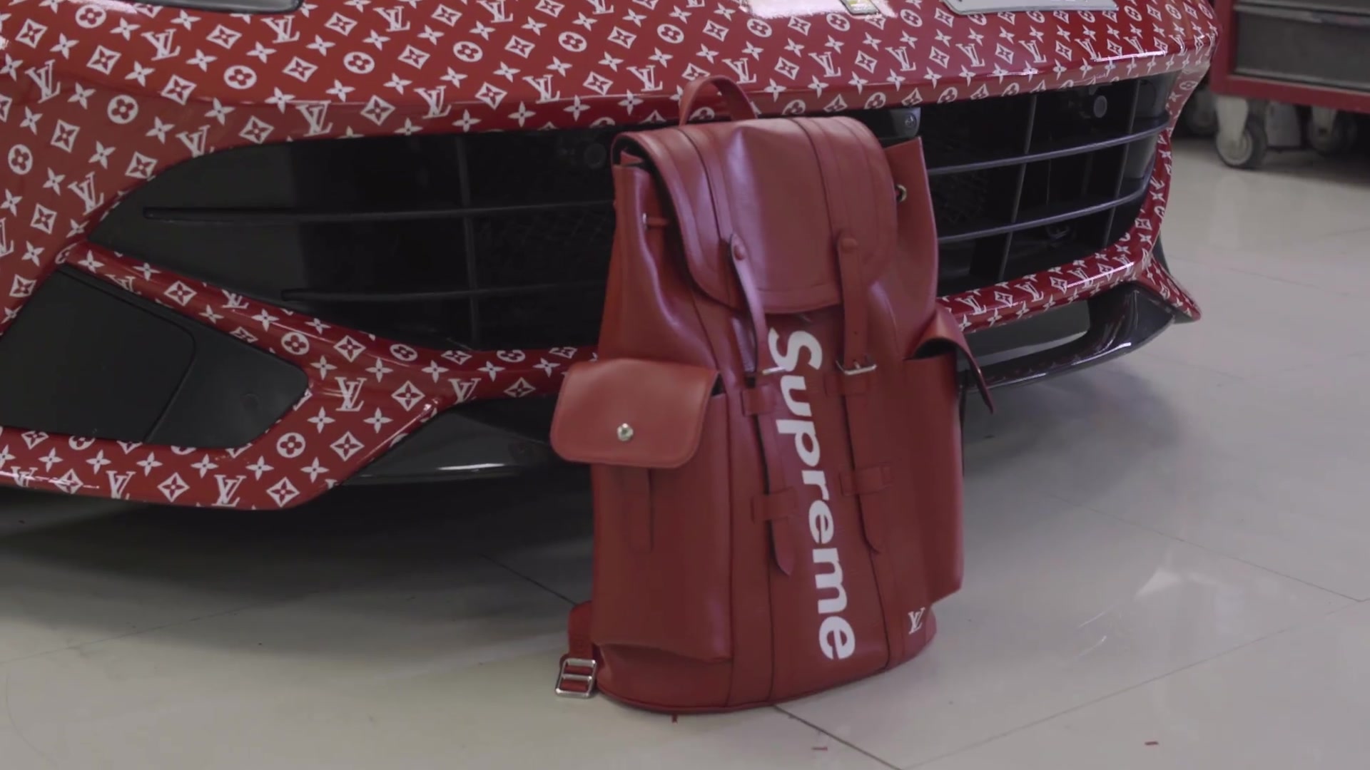 money kick迪拜巨富之子「my new lv supreme ferrar」