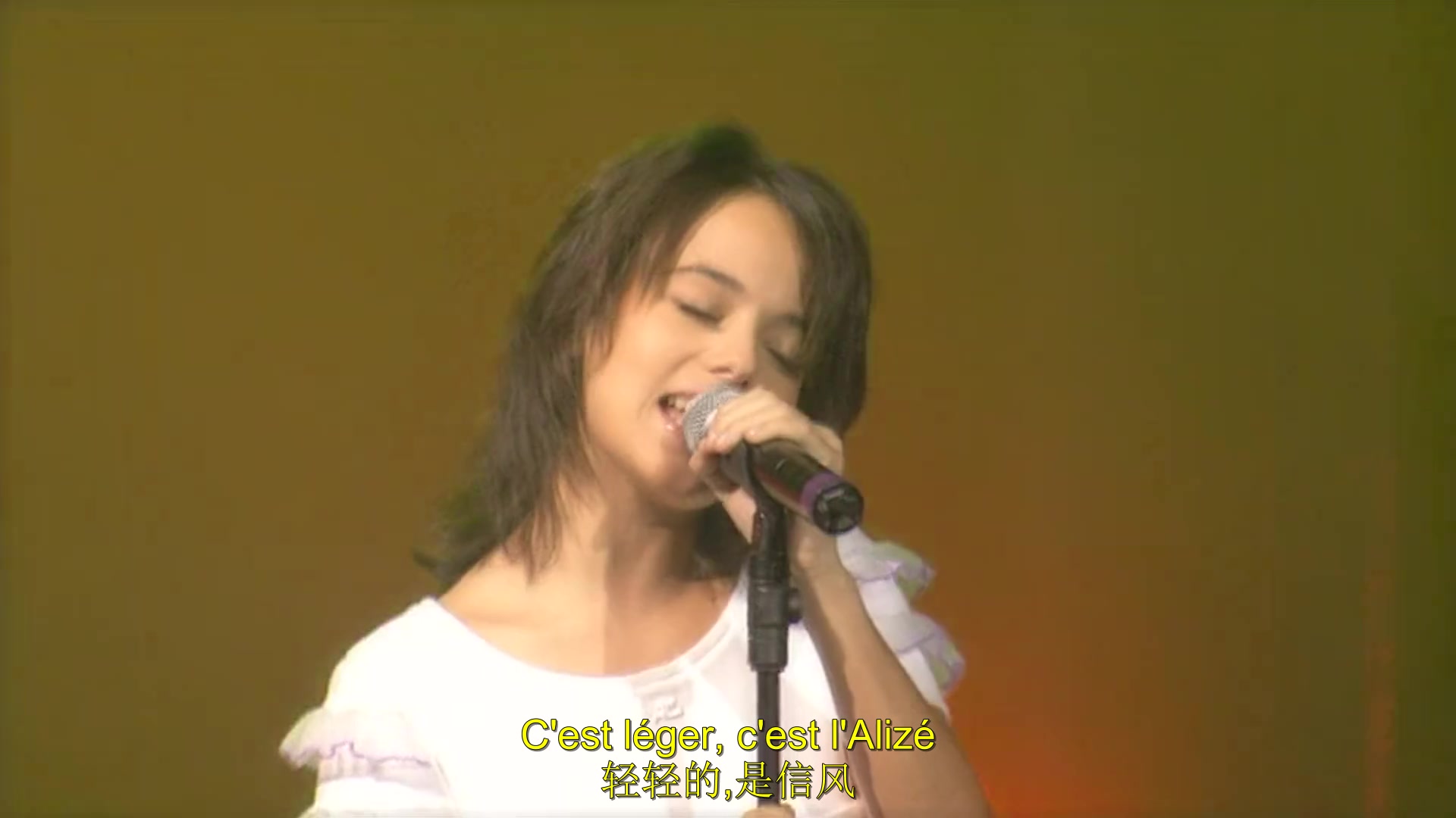 [图]Alizee-En Concert 2004 艾丽婕2004巴黎演唱会（中文字幕）