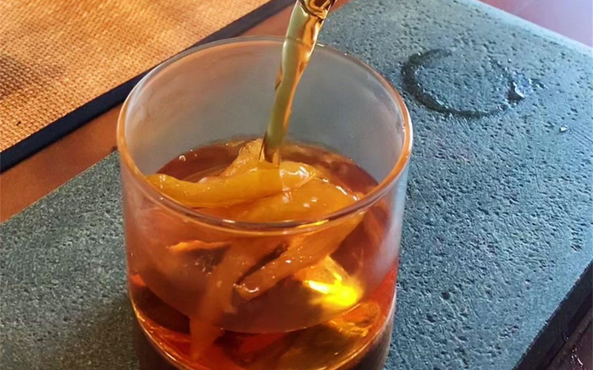 在家自制一壶佛手柑红茶,清香宜人,赶快试试吧