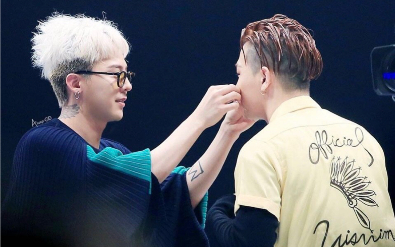 权志龙讲述与东永裴童年趣事奶龙太可爱了