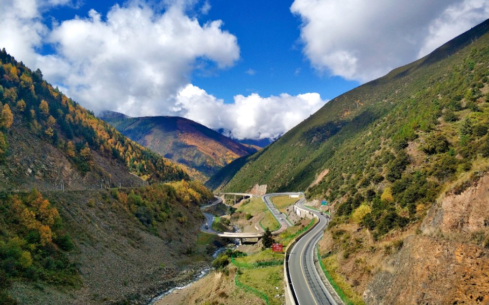 行驶在川藏线上–––从康定到理塘_哔哩哔哩 (゜-゜)つロ 干杯~-bili