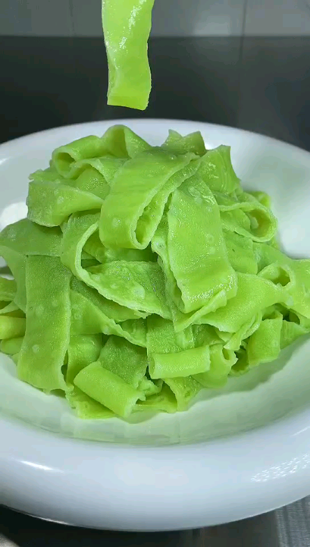 餐厅夏季凉菜创新推荐:凉拌荷叶粉,源自陕