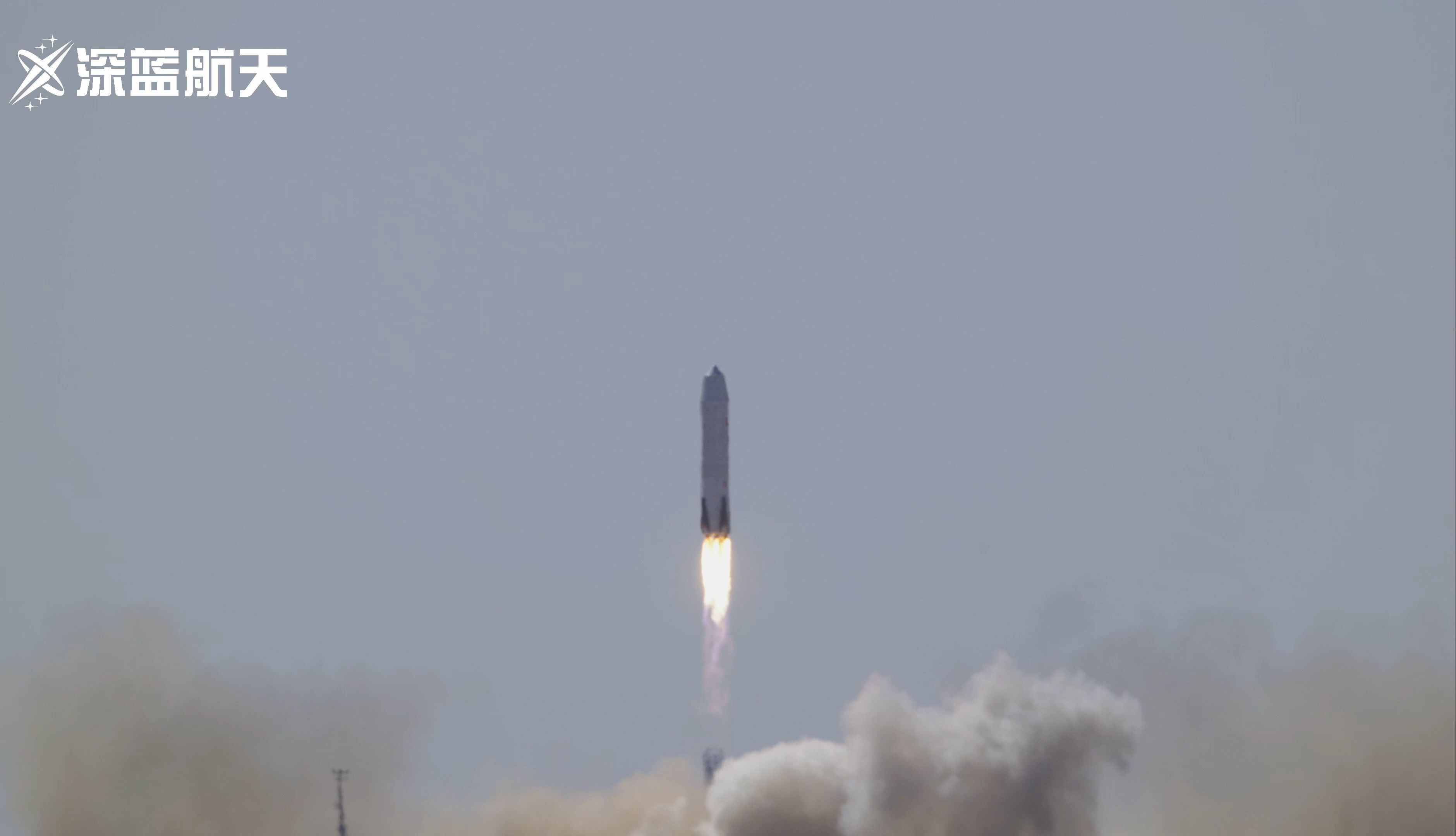 中国第一次可入轨运载火箭星云一号高空回收飞行试验实况