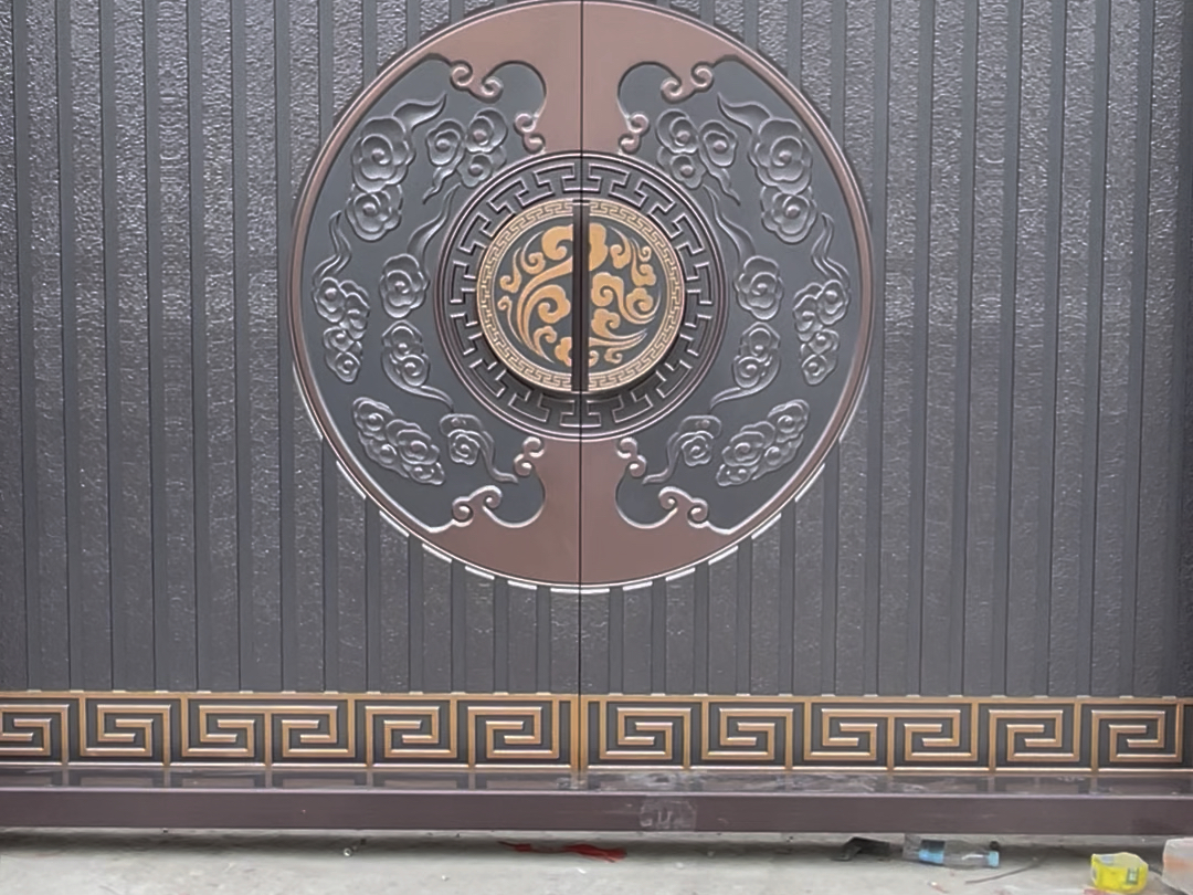 我们专做全铝精雕别墅装甲门