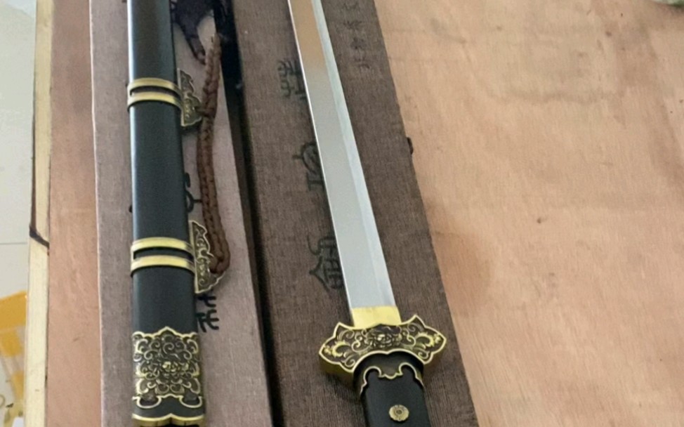 豪华牡丹唐刀现货实拍,上等黑檀木,纯手工精细研磨