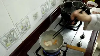 Скачать видео: 原味汤粉王做法 原味汤粉汤底制作方法 哪里有学做原味汤粉