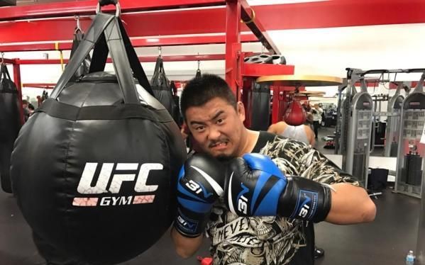 甄子丹成龙谁能打?徐晓冬:挺甄子丹 成龙是演